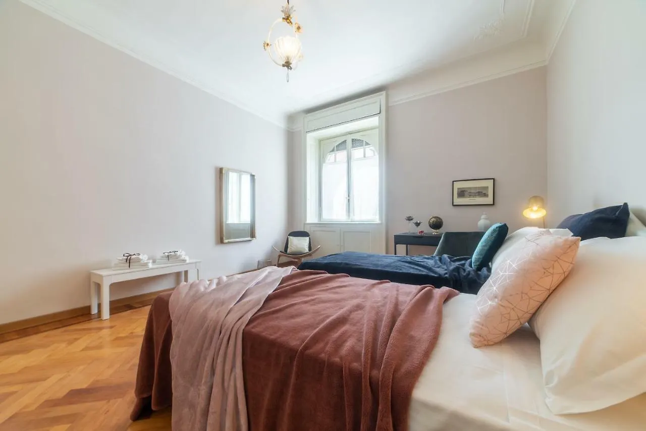 شقة Joivy Sophisticated 3-Bed Flat With Desk ميلان