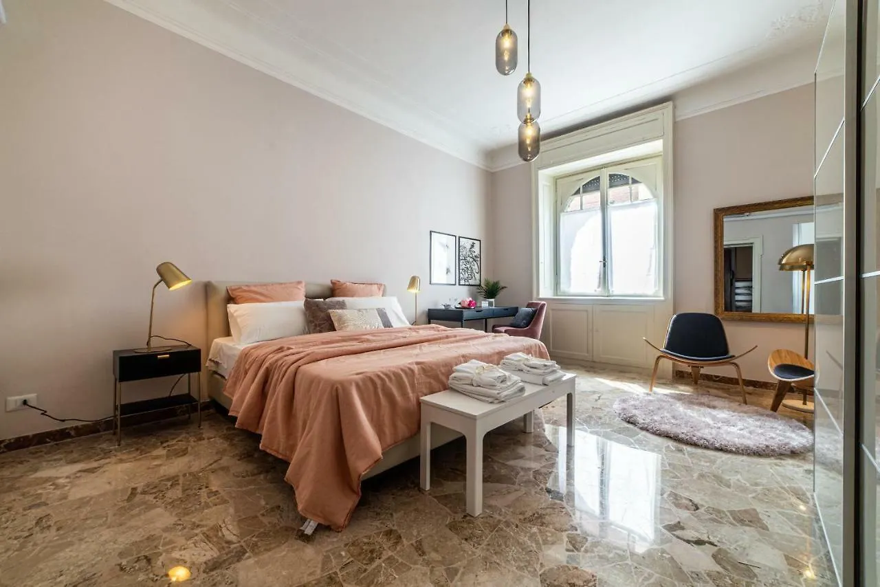 Joivy Sophisticated 3-Bed Flat With Desk Apartment Milan