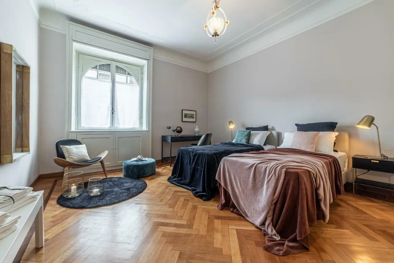 Joivy Sophisticated 3-Bed Flat With Desk Apartment Milan