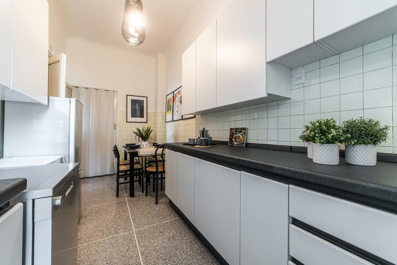 Appartement Joivy Sophisticated 3-Bed Flat With Desk à Milan Italie